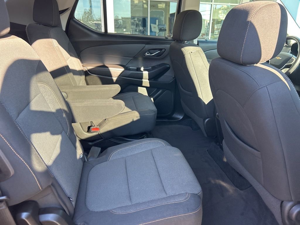 Used 2021 Chevrolet Traverse LT image 20