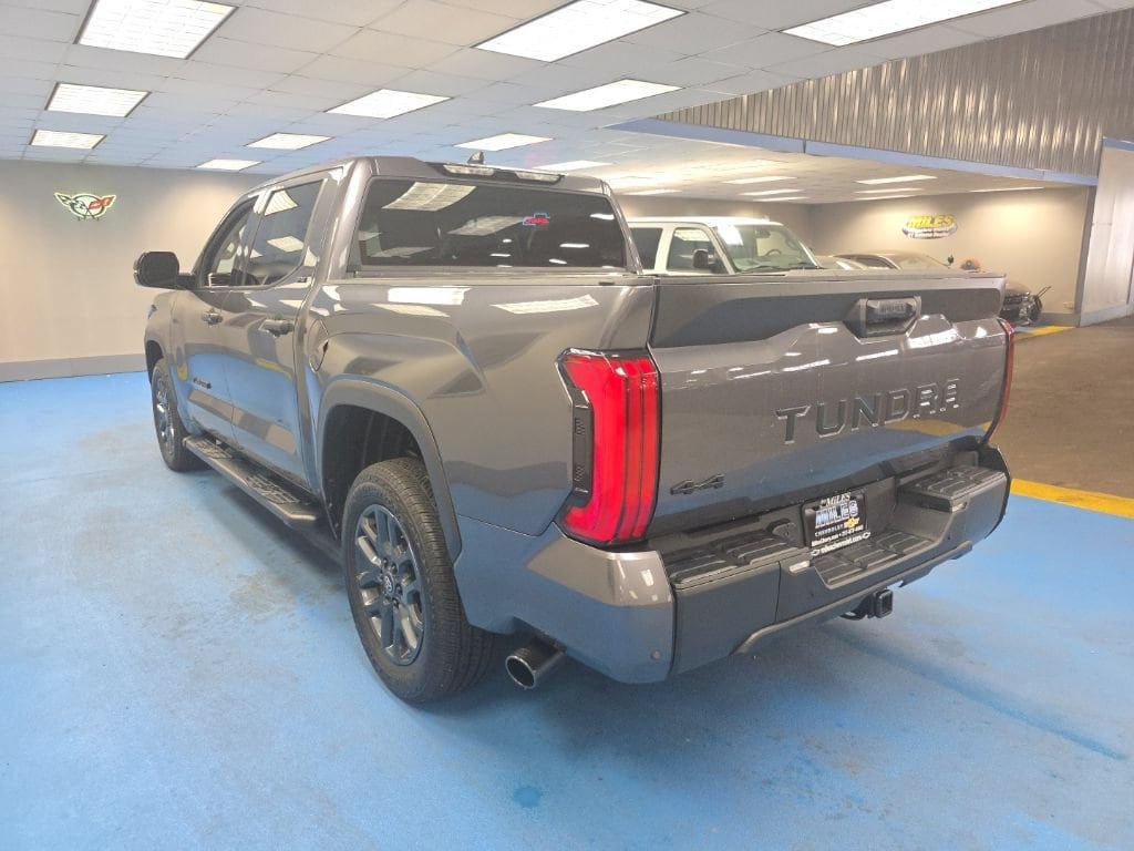 Used 2023 Toyota Tundra SR5 w/ SR5 Convenience Package AWD/4WD image 5