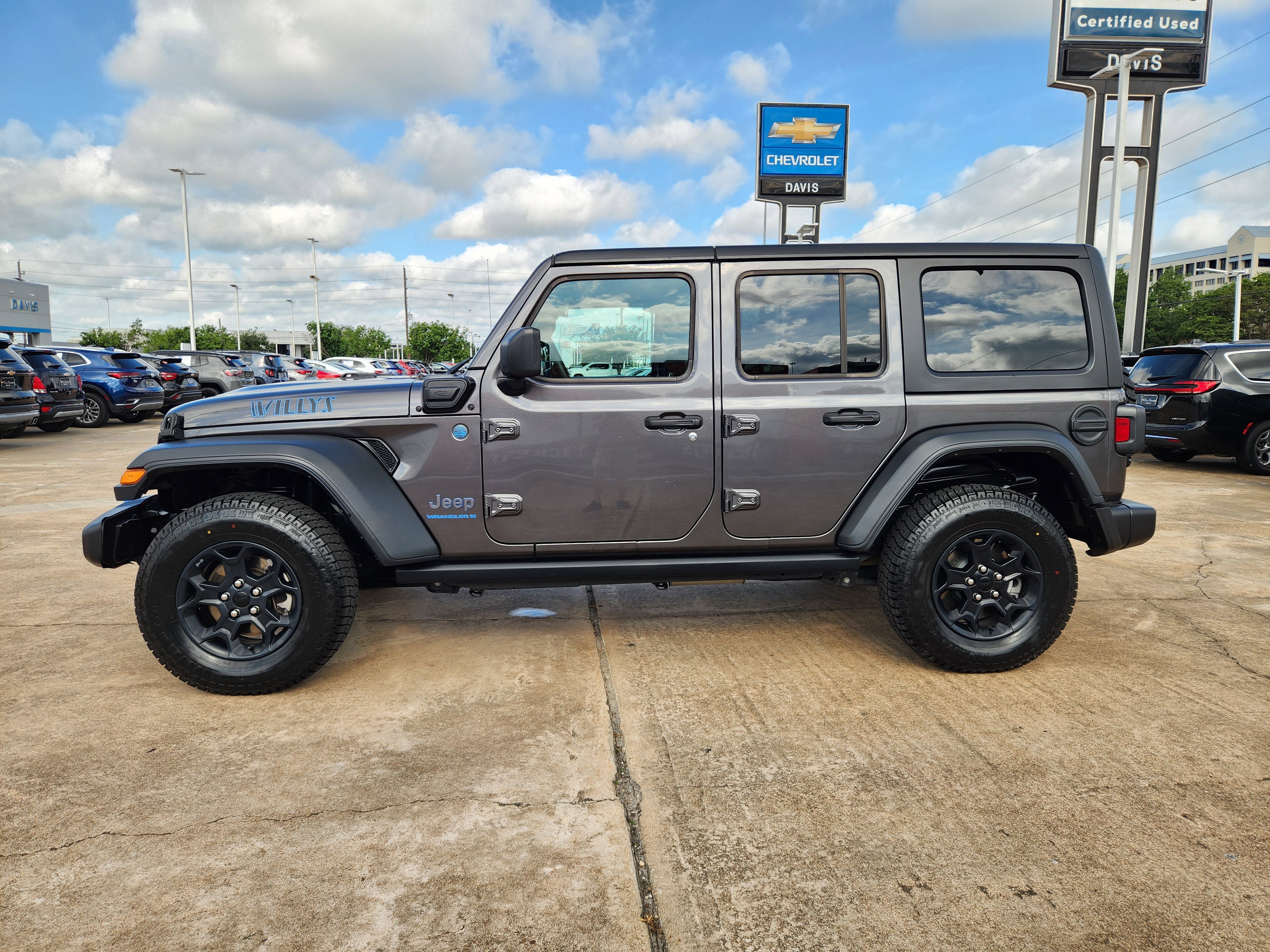 Used 2023 Jeep Wrangler Unlimited w/ 8.4" Radio Group AWD/4WD image 5