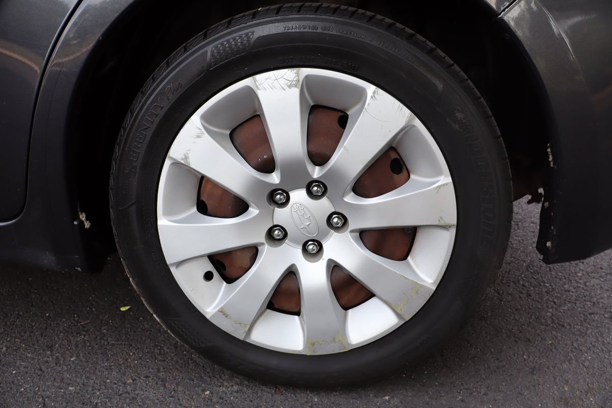 Used 2010 Subaru Impreza 2.5i AWD/4WD image 40
