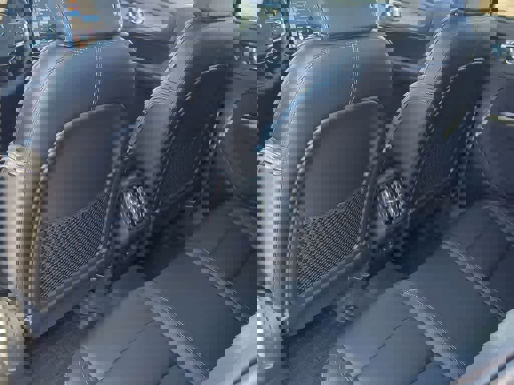 Used 2026 Volvo XC40 B5 Plus w/ Protection Package Premier image 17