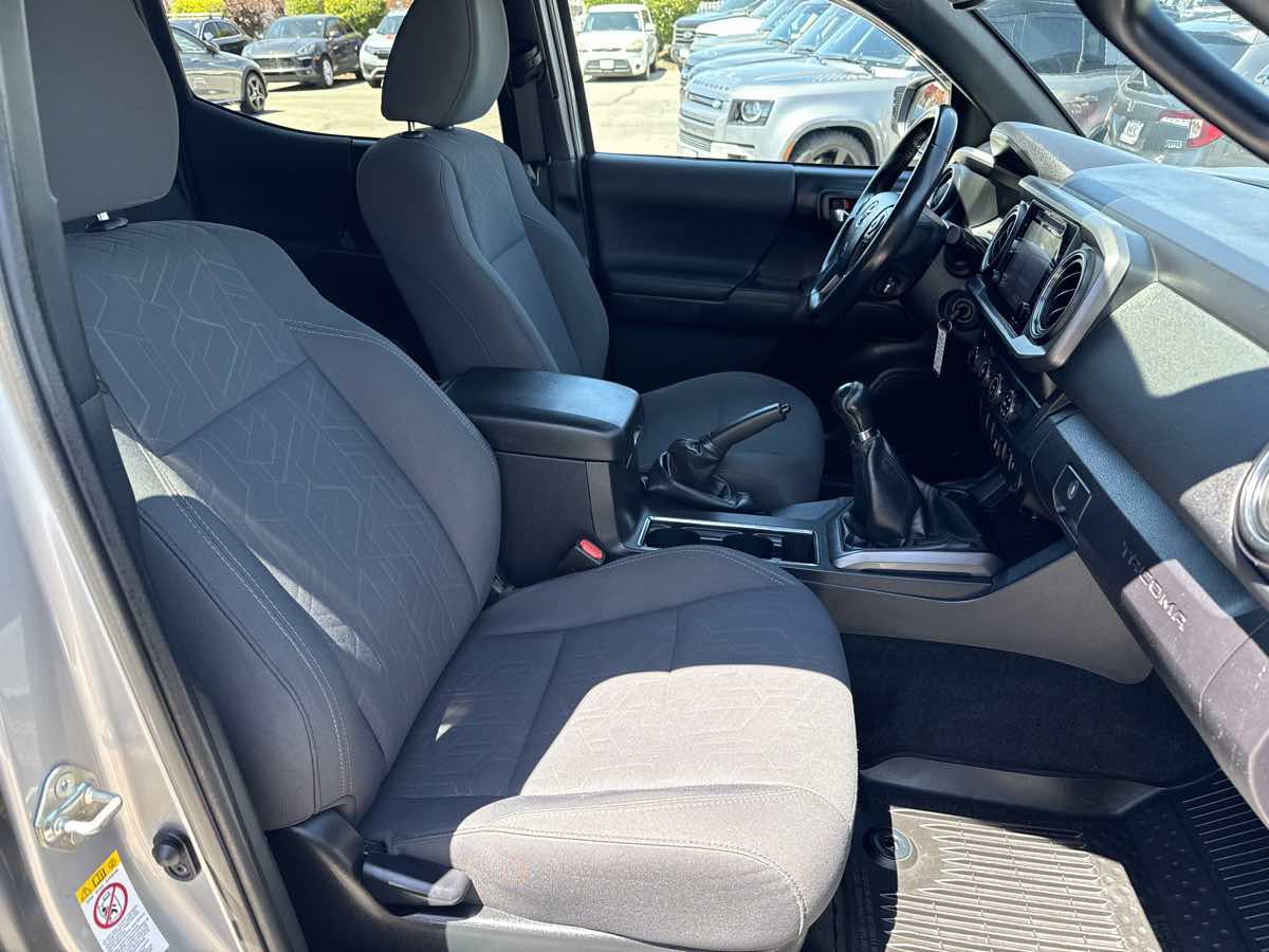 Used 2019 Toyota Tacoma TRD Sport AWD/4WD image 19