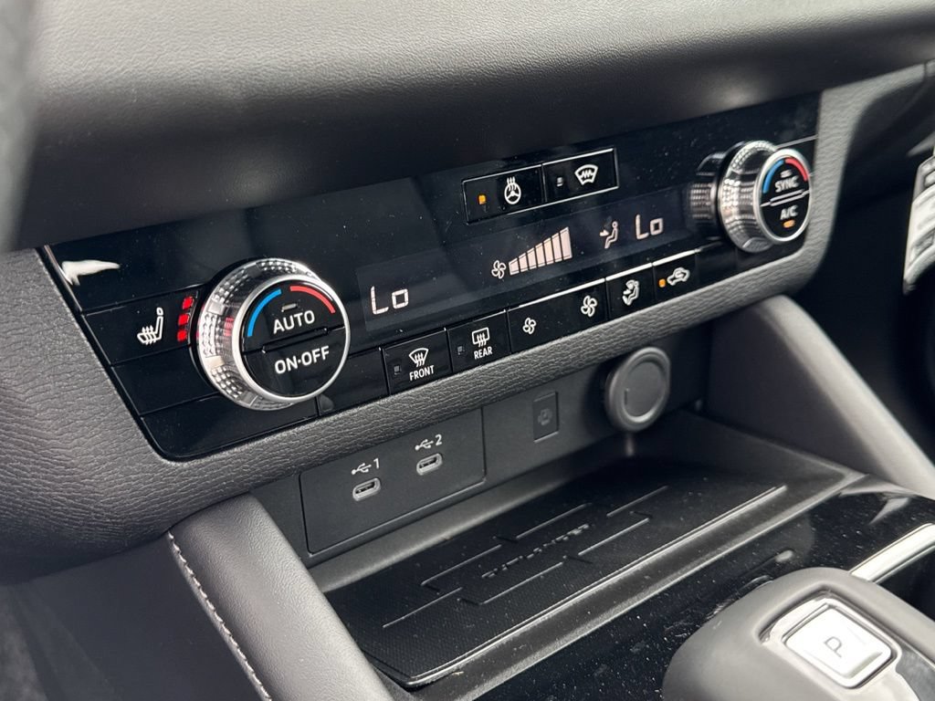 New 2026 Mitsubishi Outlander AWD image 18