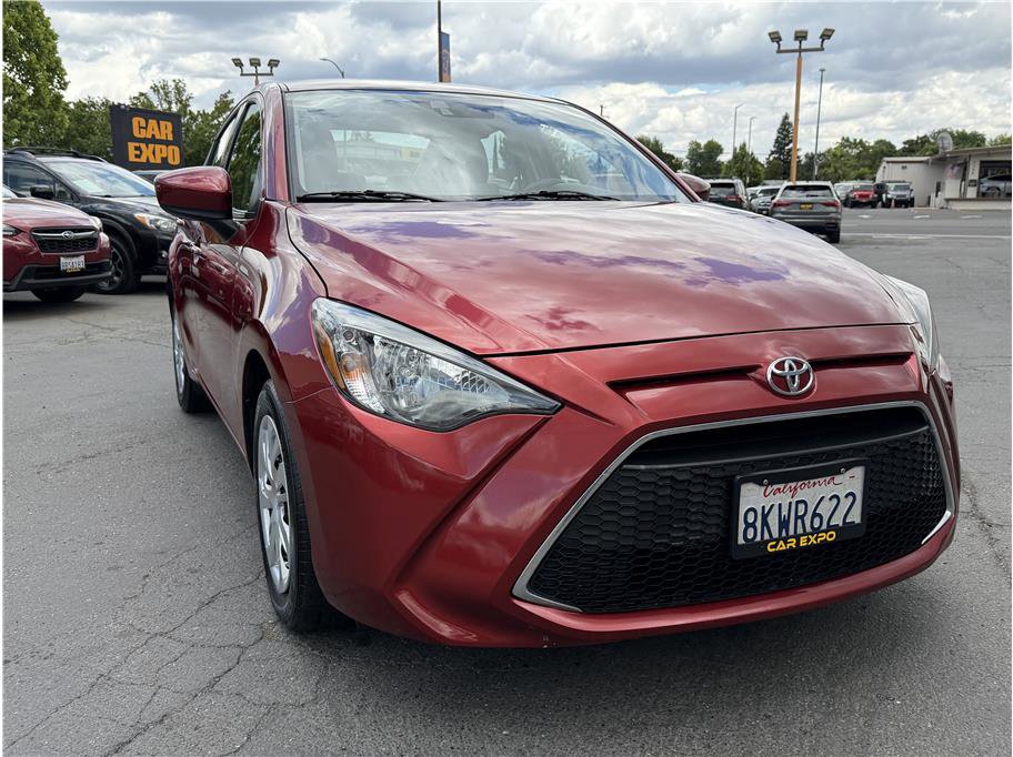 Used 2019 Toyota Yaris L FWD image 2