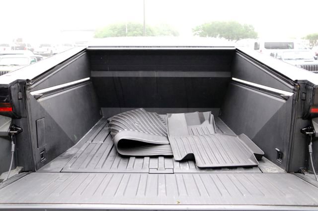 Used 2024 Tesla Cybertruck AWD Crew Cab image 32