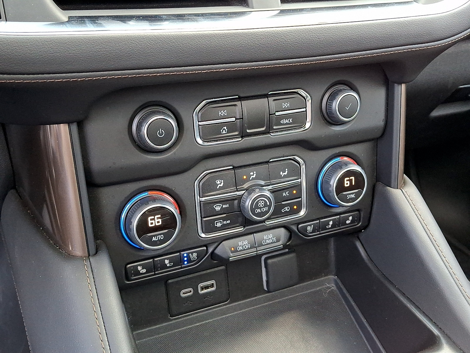 Used 2023 Chevrolet Suburban High Country AWD/4WD image 15