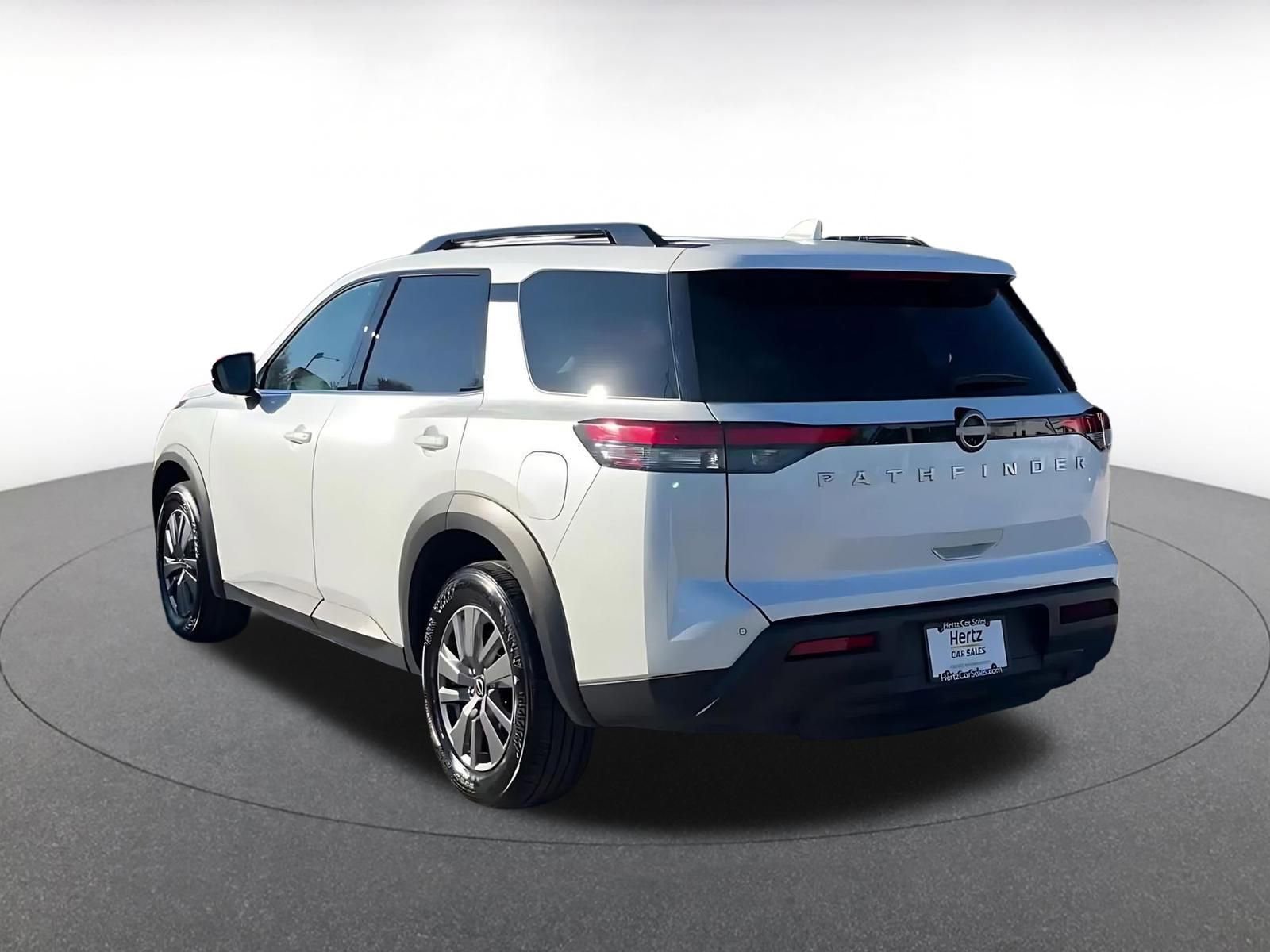 Used 2025 Nissan Pathfinder SV image 11