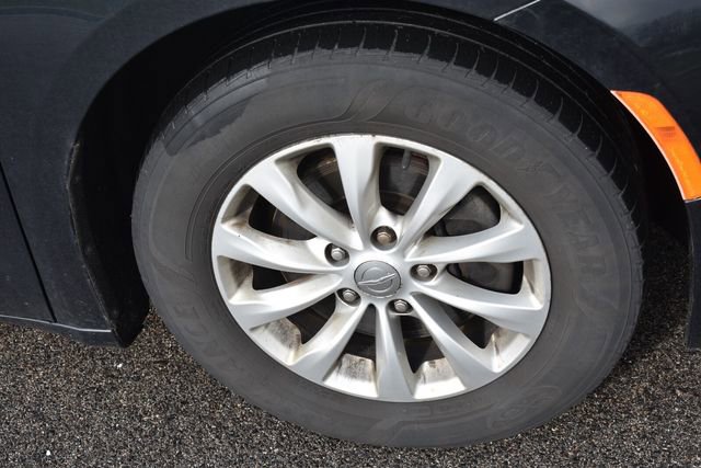 Used 2018 Chrysler Pacifica Touring-L Plus image 11