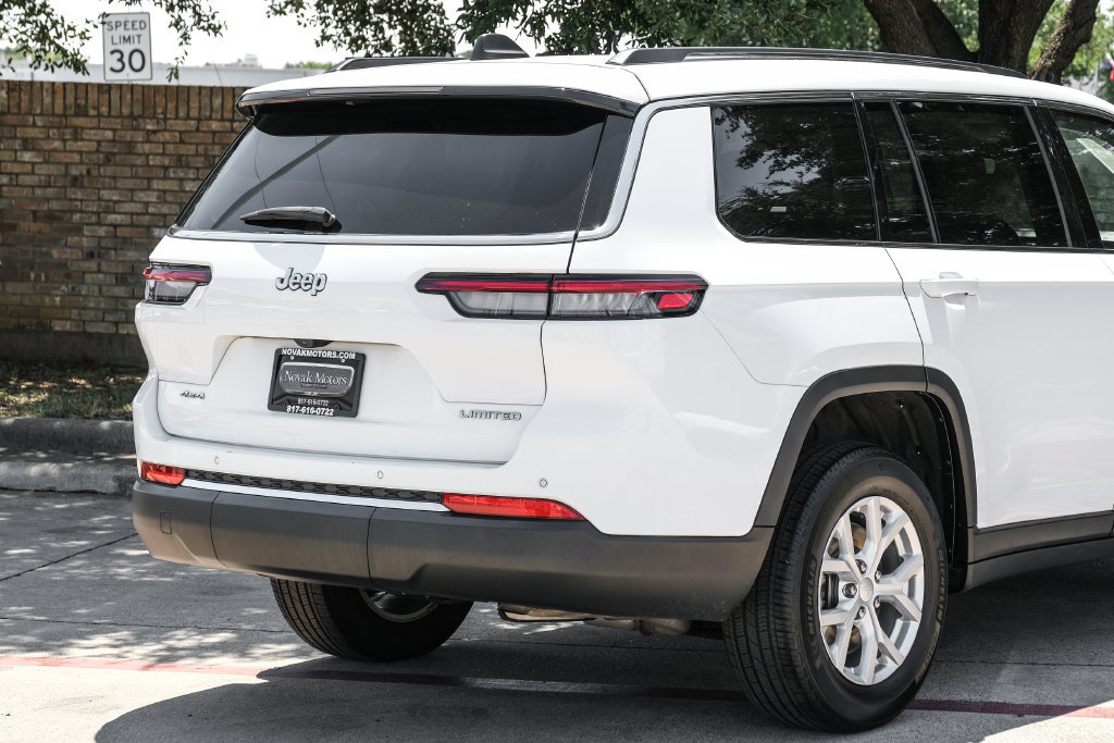 Used 2023 Jeep Grand Cherokee L Limited AWD/4WD image 17