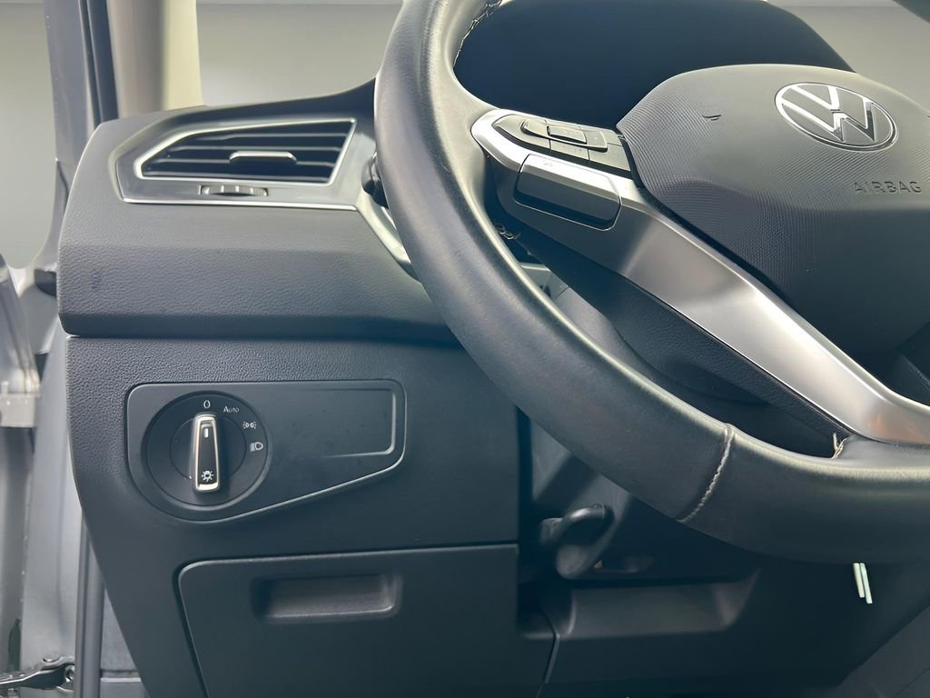 Used 2022 Volkswagen Tiguan SE image 19