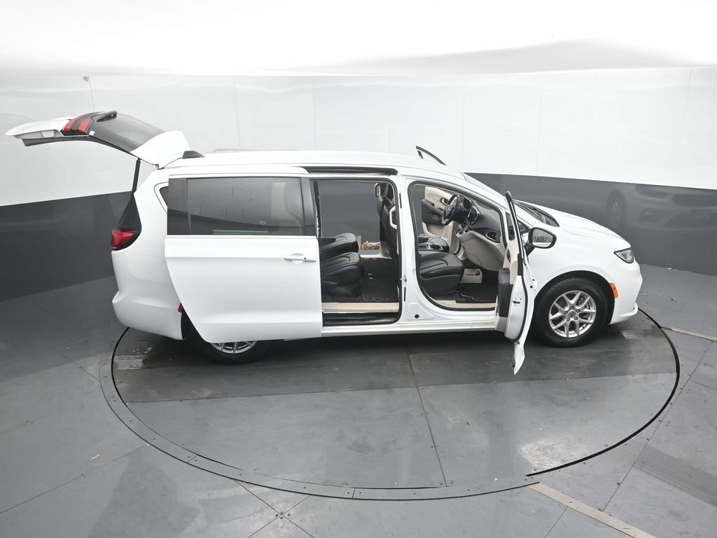 Used 2024 Chrysler Pacifica Touring-L FWD image 51