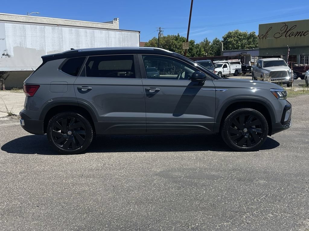 Used 2024 Volkswagen Taos SE w/ Panoramic Sunroof Package AWD/4WD image 35