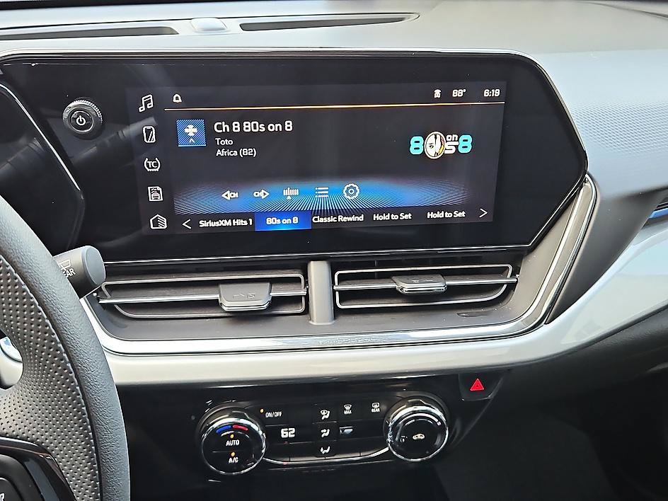 New 2026 Chevrolet Trax LT w/ Sunroof Package FWD image 18