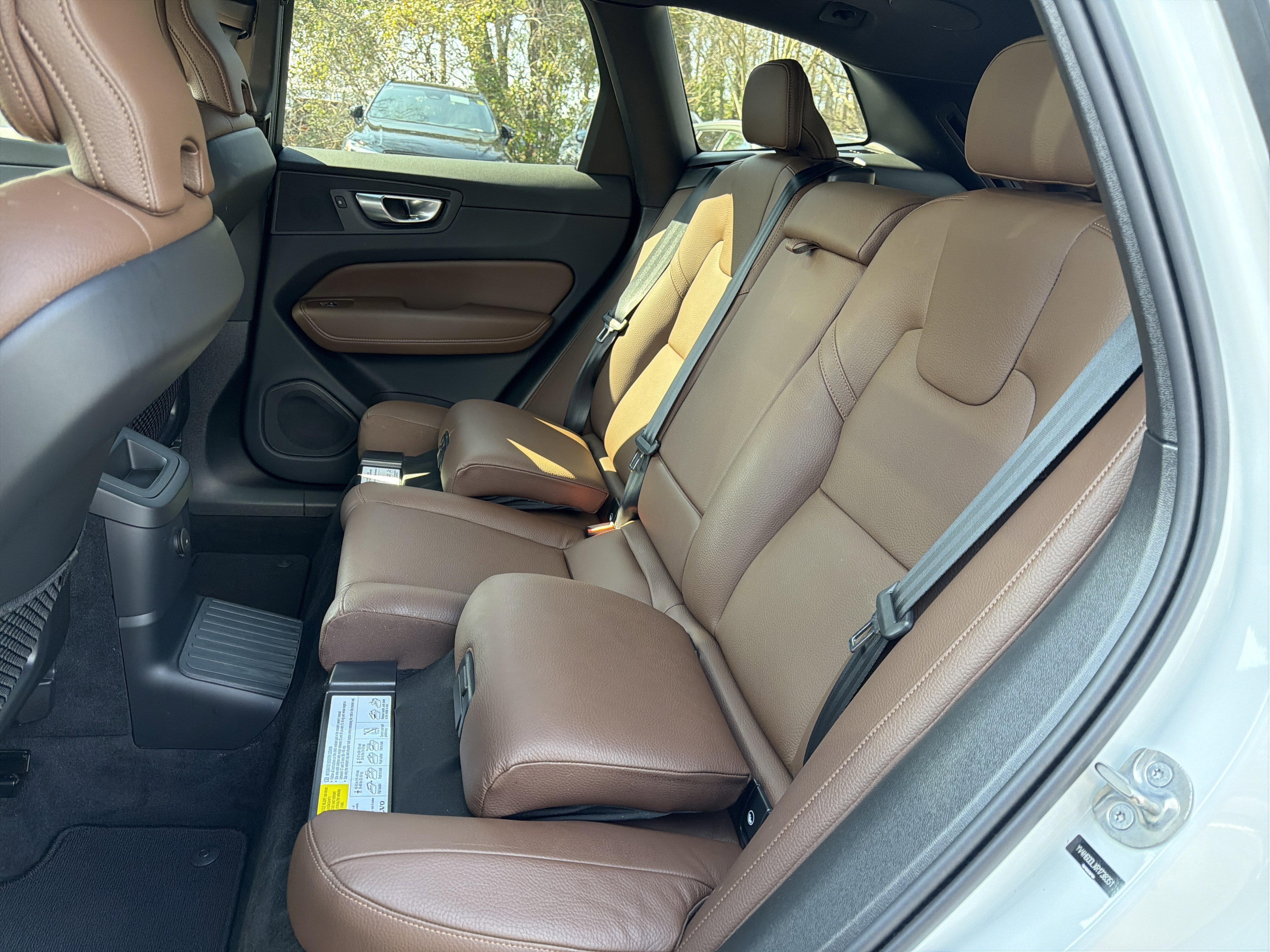 Certified 2024 Volvo XC60 T8 Plus image 32