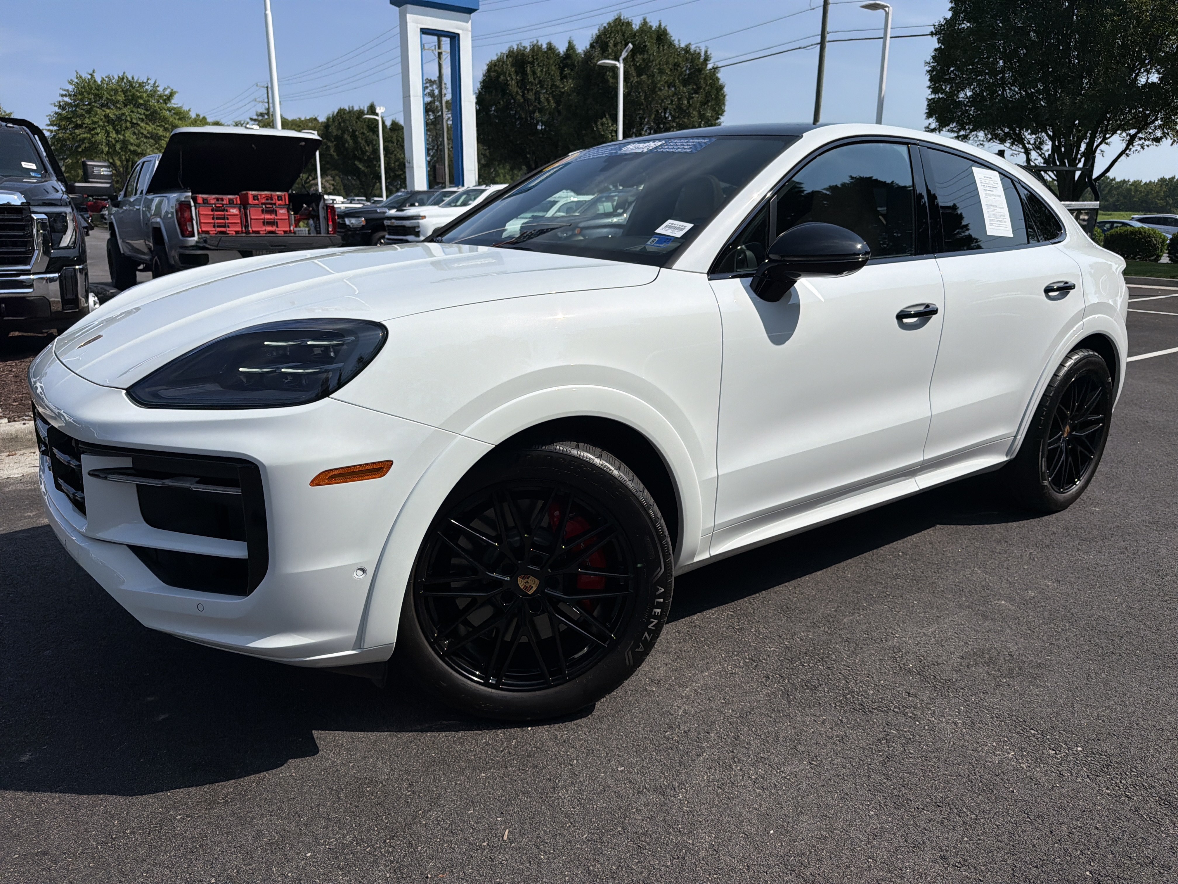 Used 2024 Porsche Cayenne S AWD/4WD image 5