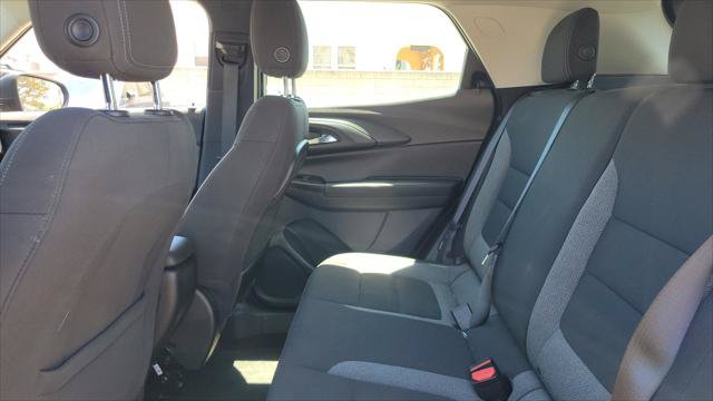 Used 2021 Chevrolet TrailBlazer LS w/ LPO, Blackout Package FWD image 11