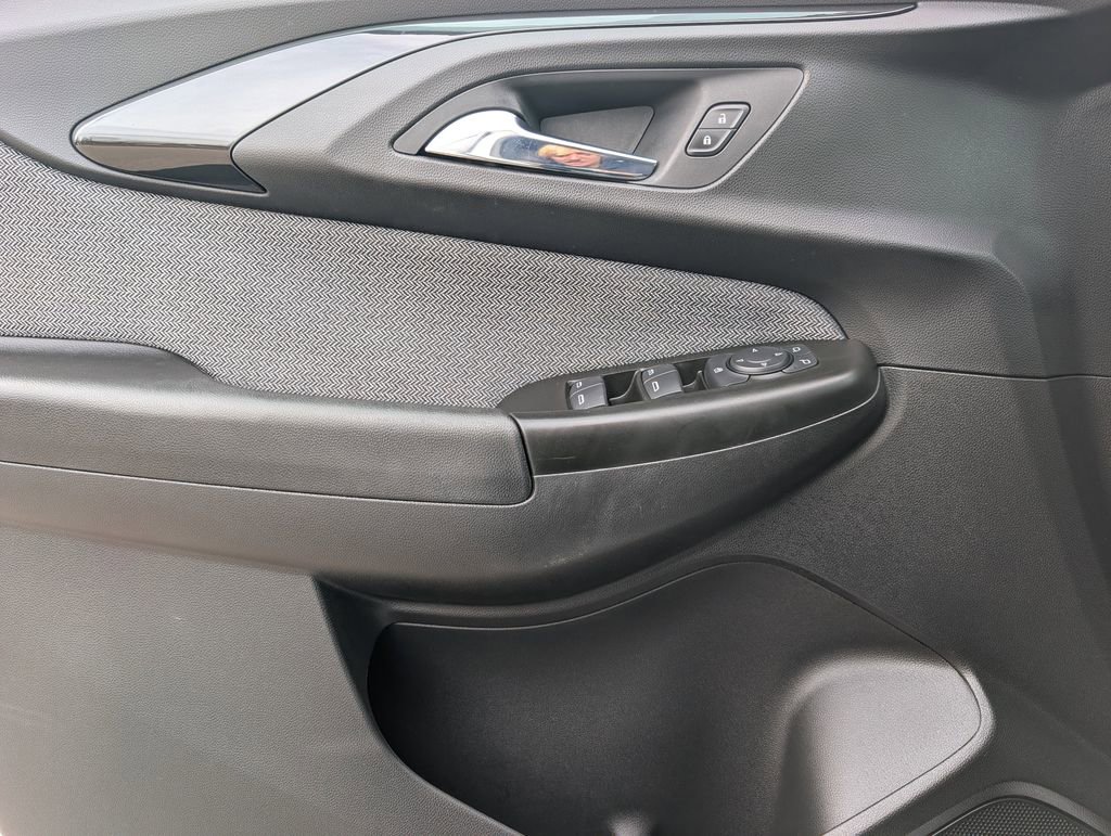 Used 2021 Chevrolet TrailBlazer LT w/ Convenience Package image 17
