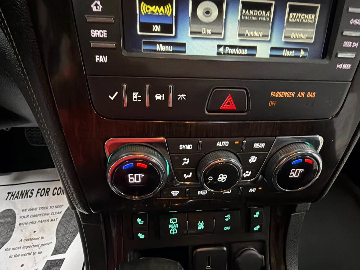 Used 2017 Chevrolet Traverse LT FWD image 19