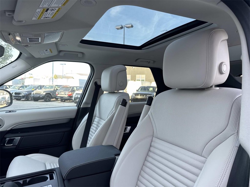 New 2026 Land Rover Discovery Limited Edition image 21