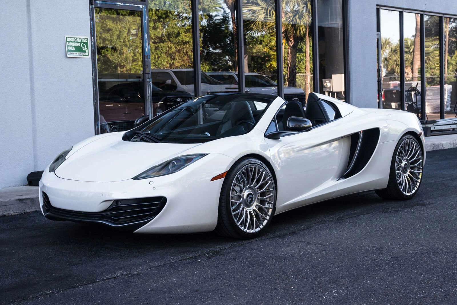 Used 2013 McLaren MP4-12C Spider RWD image 2