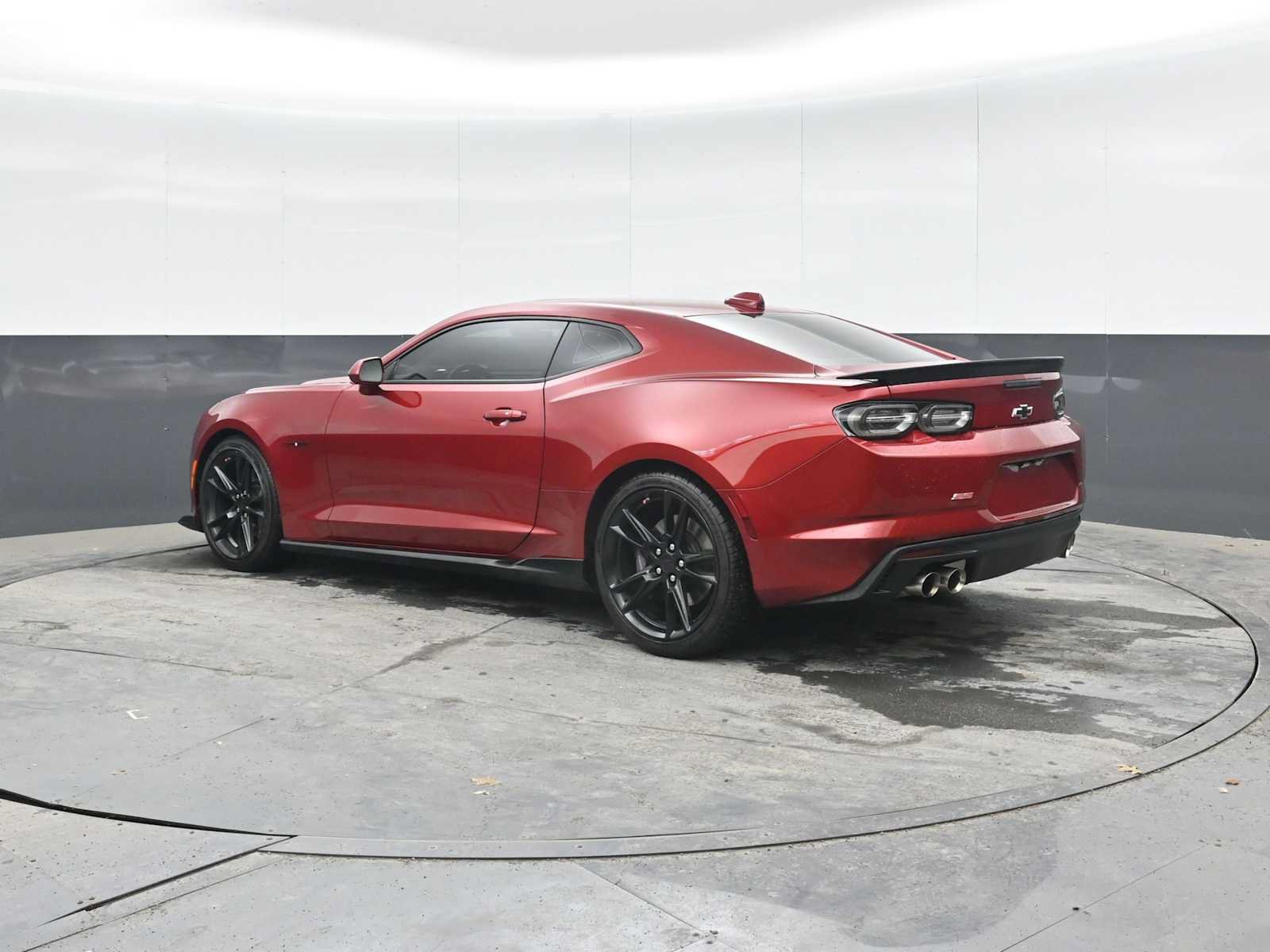 Used 2022 Chevrolet Camaro SS RWD image 2