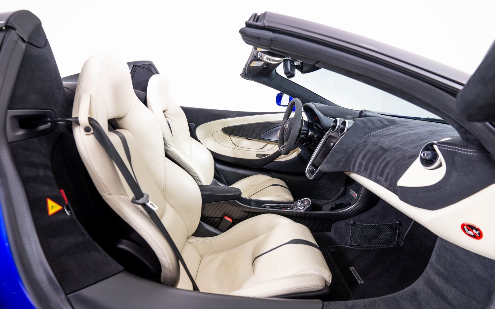 Used 2018 McLaren 570S Spider image 21