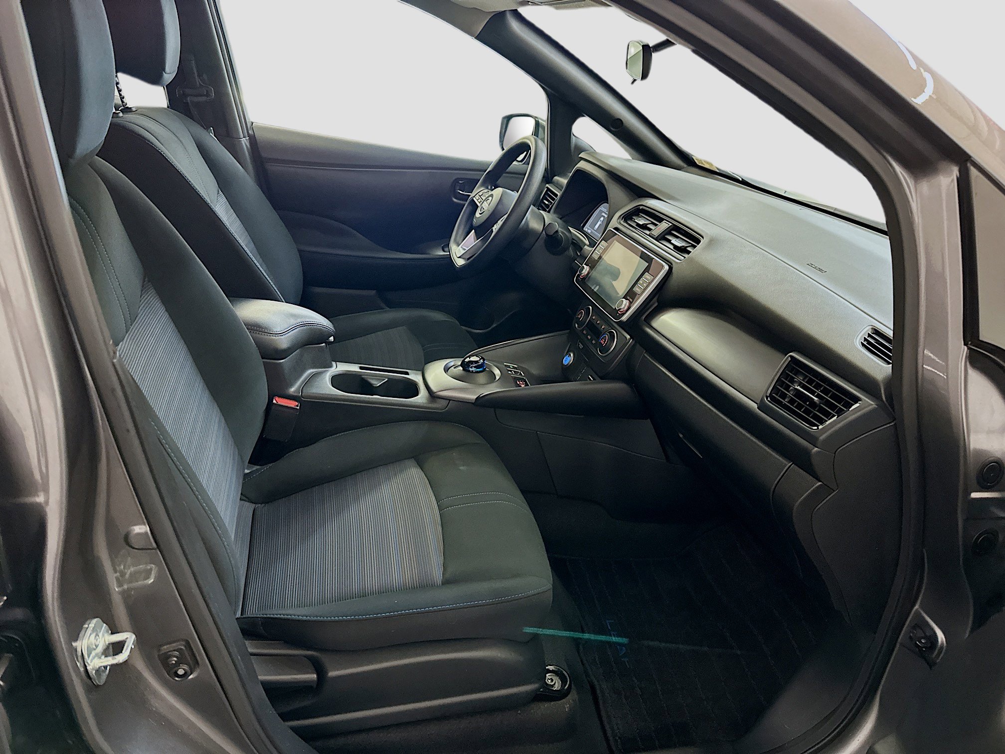 Used 2024 Nissan Leaf S image 31