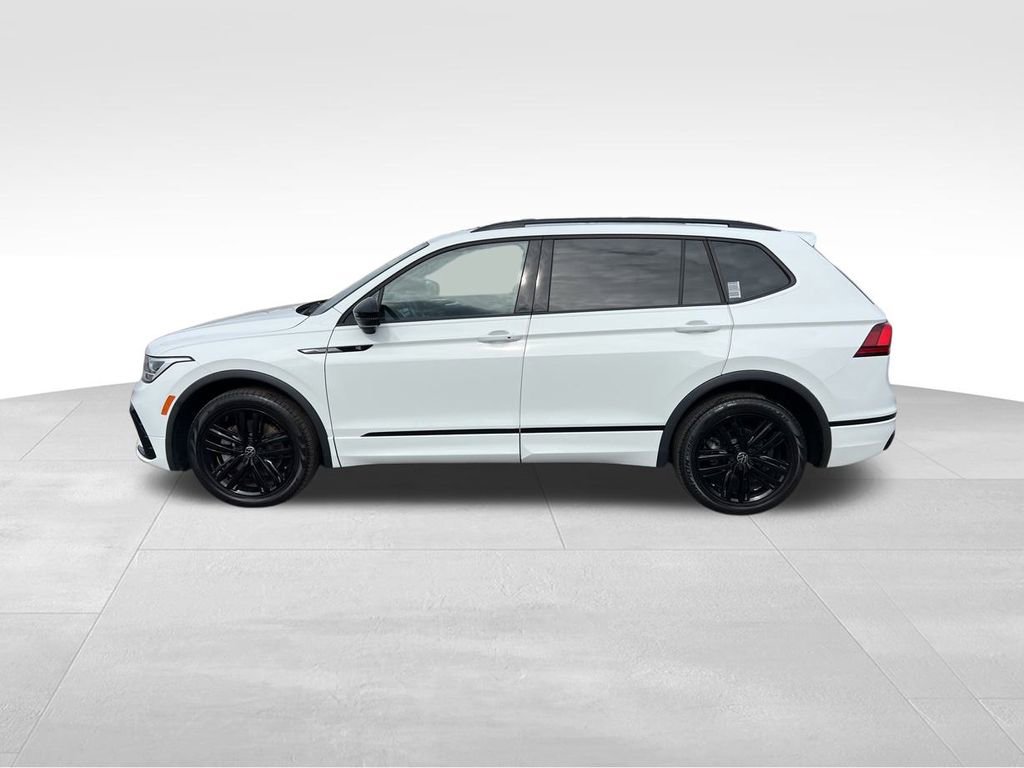 Used 2022 Volkswagen Tiguan SE R-Line image 4
