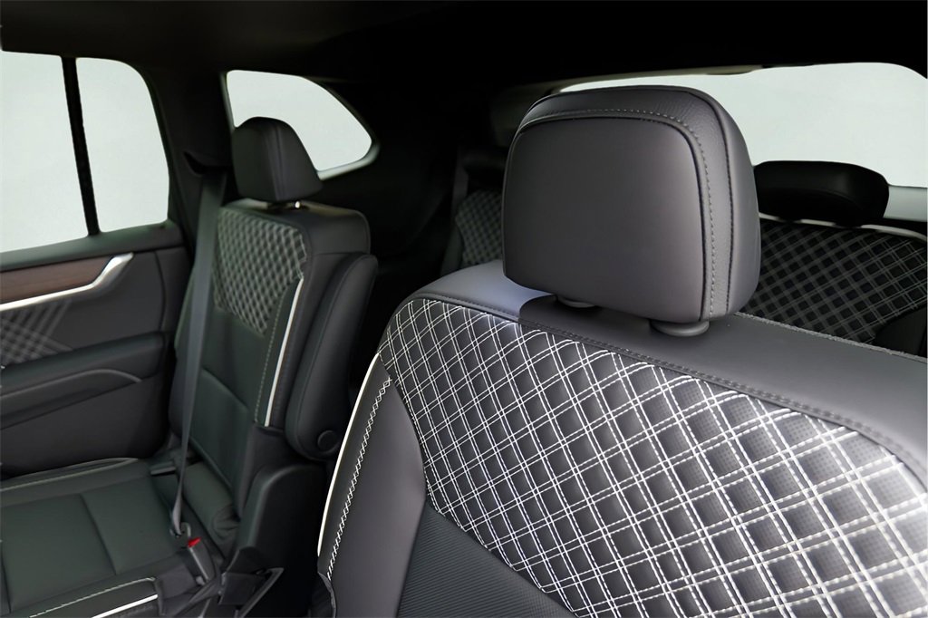 New 2026 GMC Acadia Denali w/ Super Cruise Package image 24