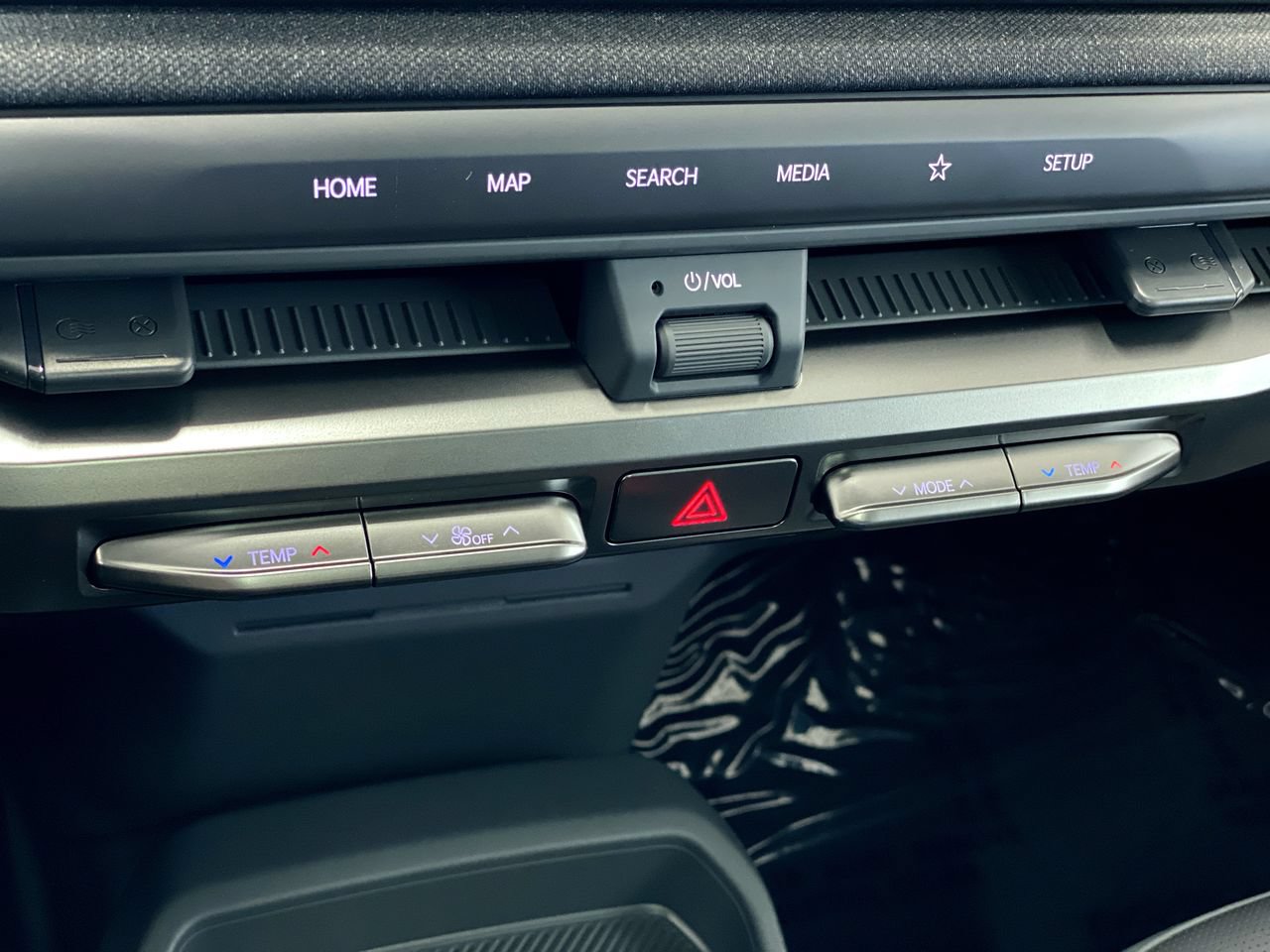 New 2027 Kia EV3 Land FWD image 24