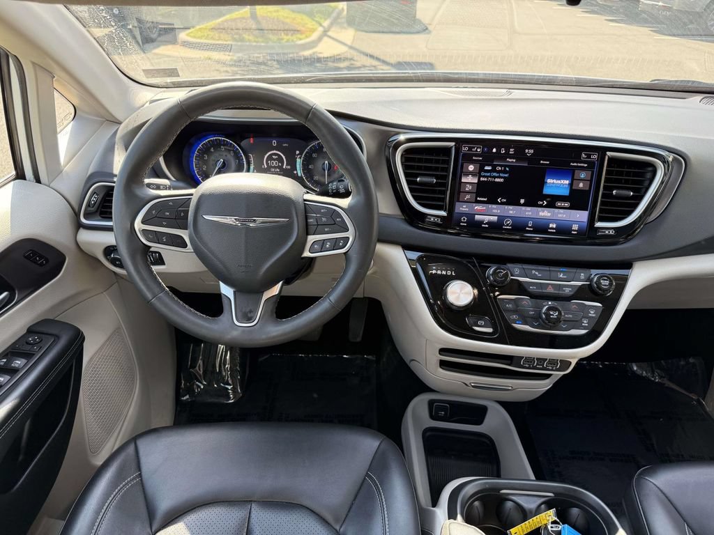 Used 2024 Chrysler Pacifica Touring-L FWD image 18
