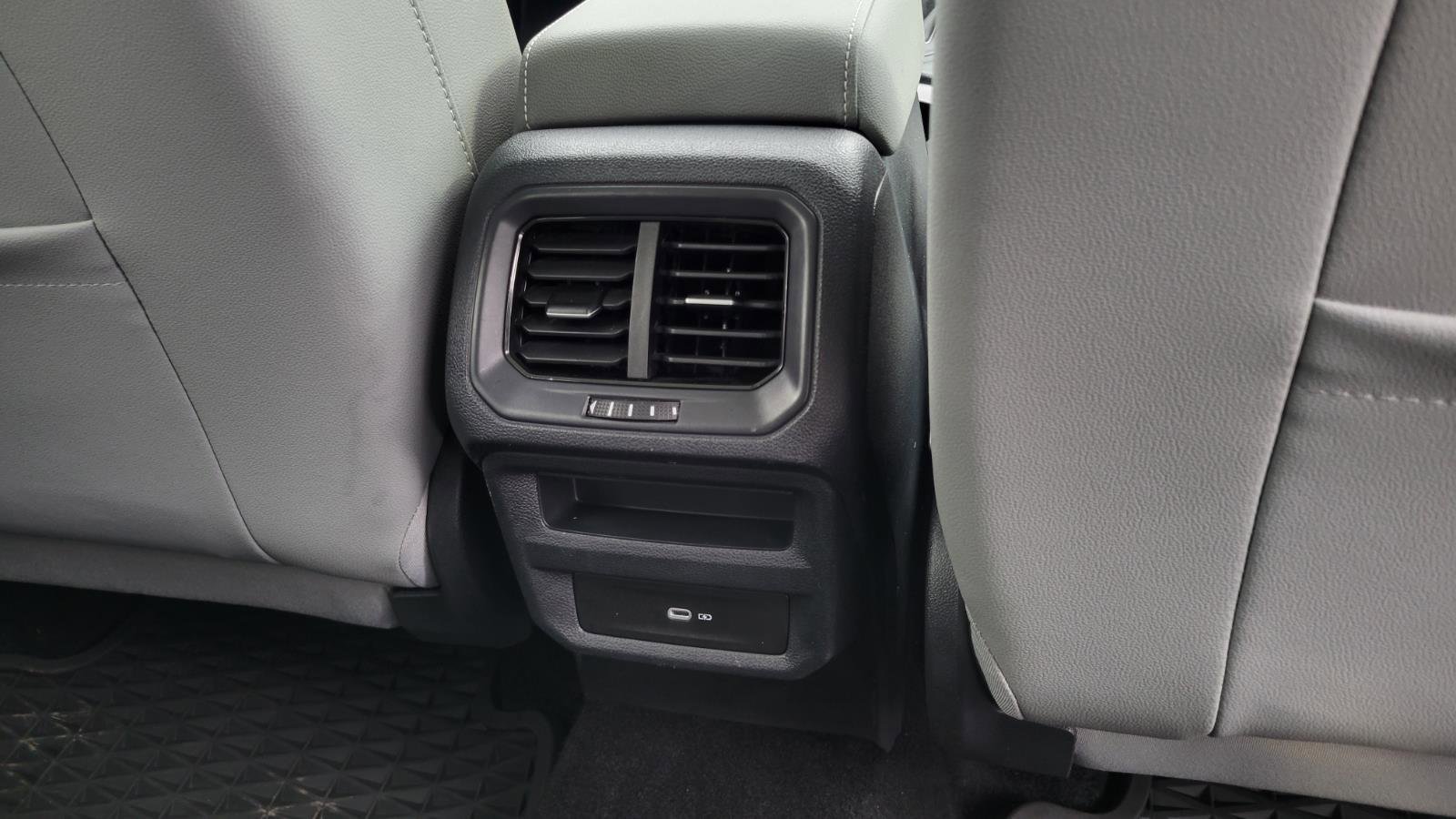 Used 2022 Volkswagen Taos SE w/ Panoramic Sunroof Package image 43