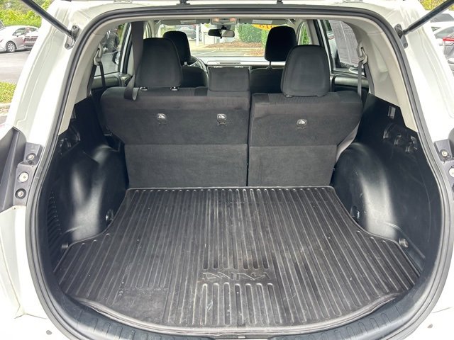 Used 2018 Toyota RAV4 LE image 8