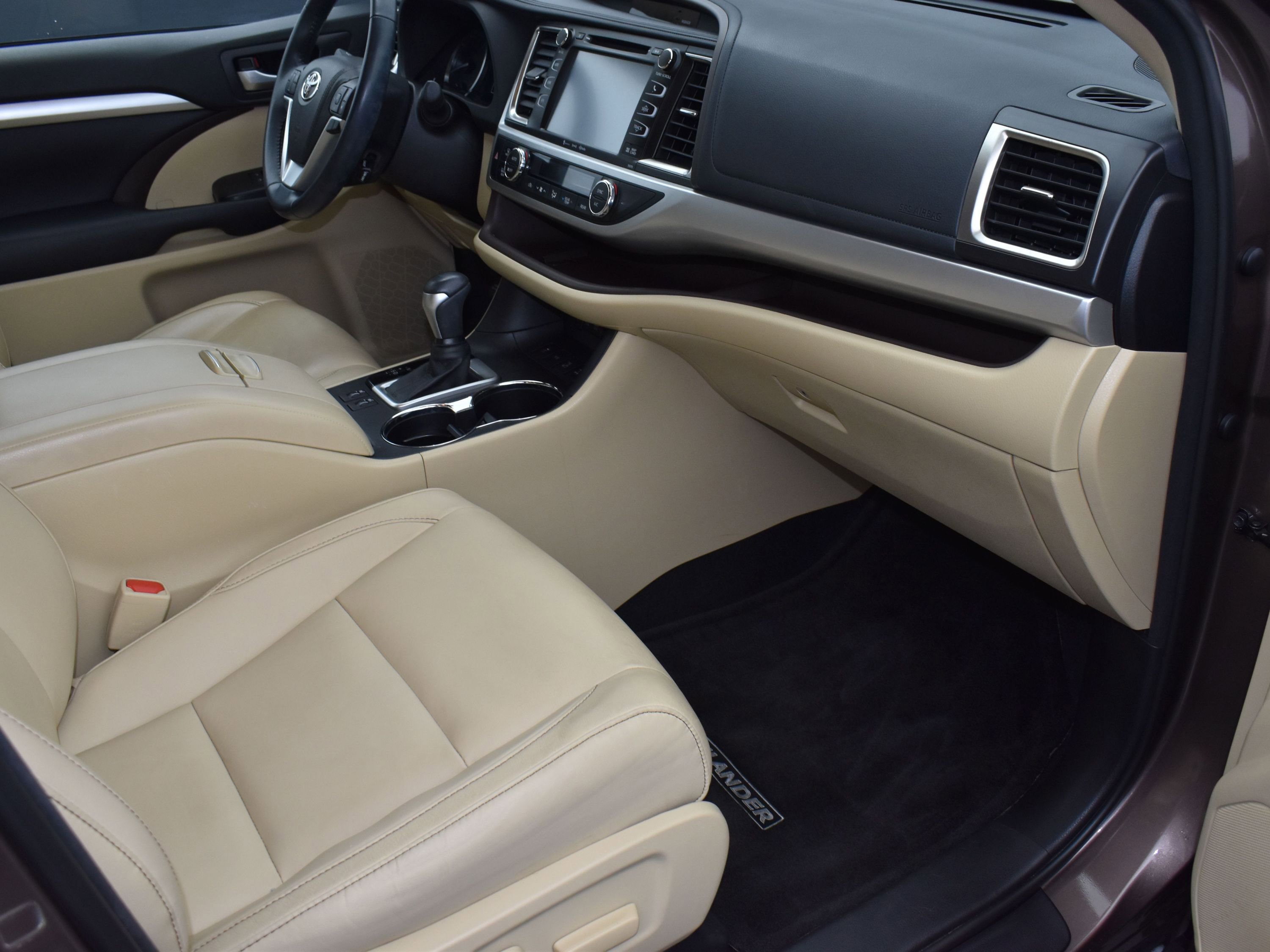 Used 2018 Toyota Highlander XLE image 11