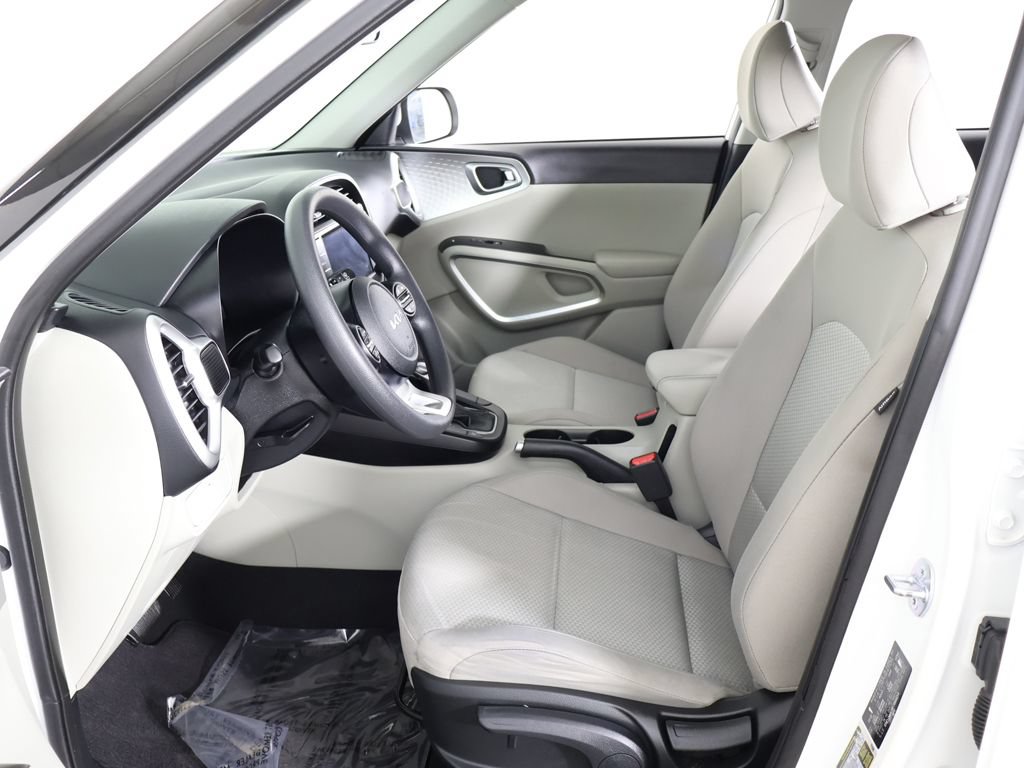 Certified 2023 Kia Soul LX w/ LX Technology Package FWD image 29