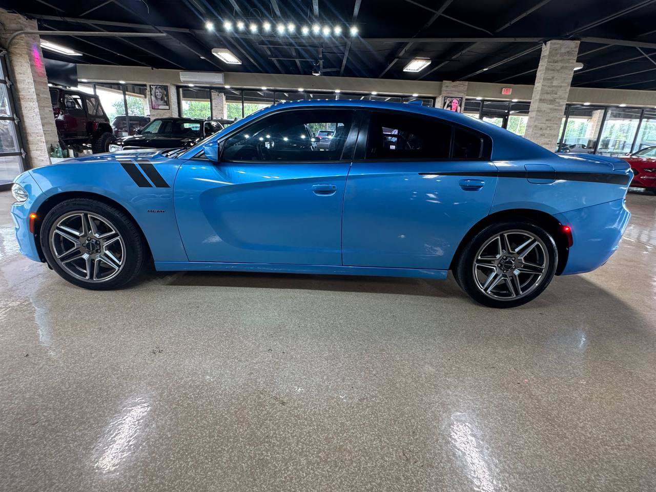 Used 2015 Dodge Charger R/T w/ Plus Group RWD image 4