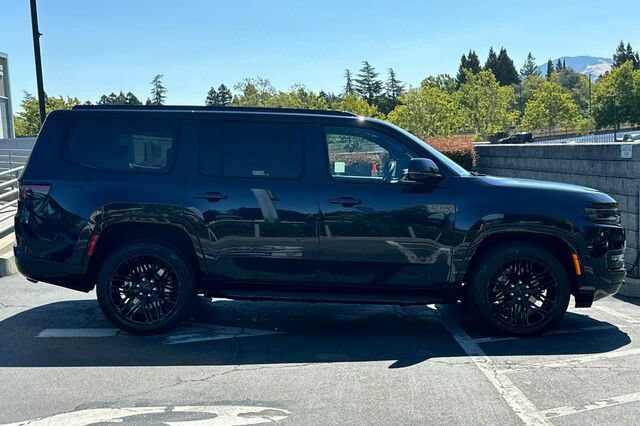 New 2025 Jeep Wagoneer Series II w/ Convenience Group I AWD/4WD image 3
