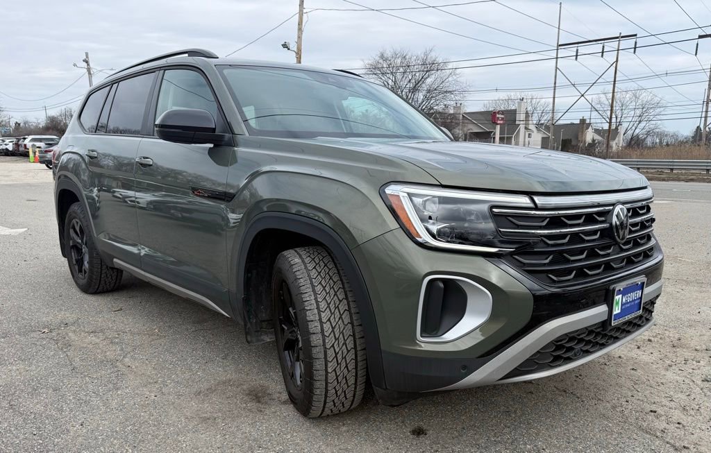 Used 2024 Volkswagen Atlas Peak Edition SE image 4