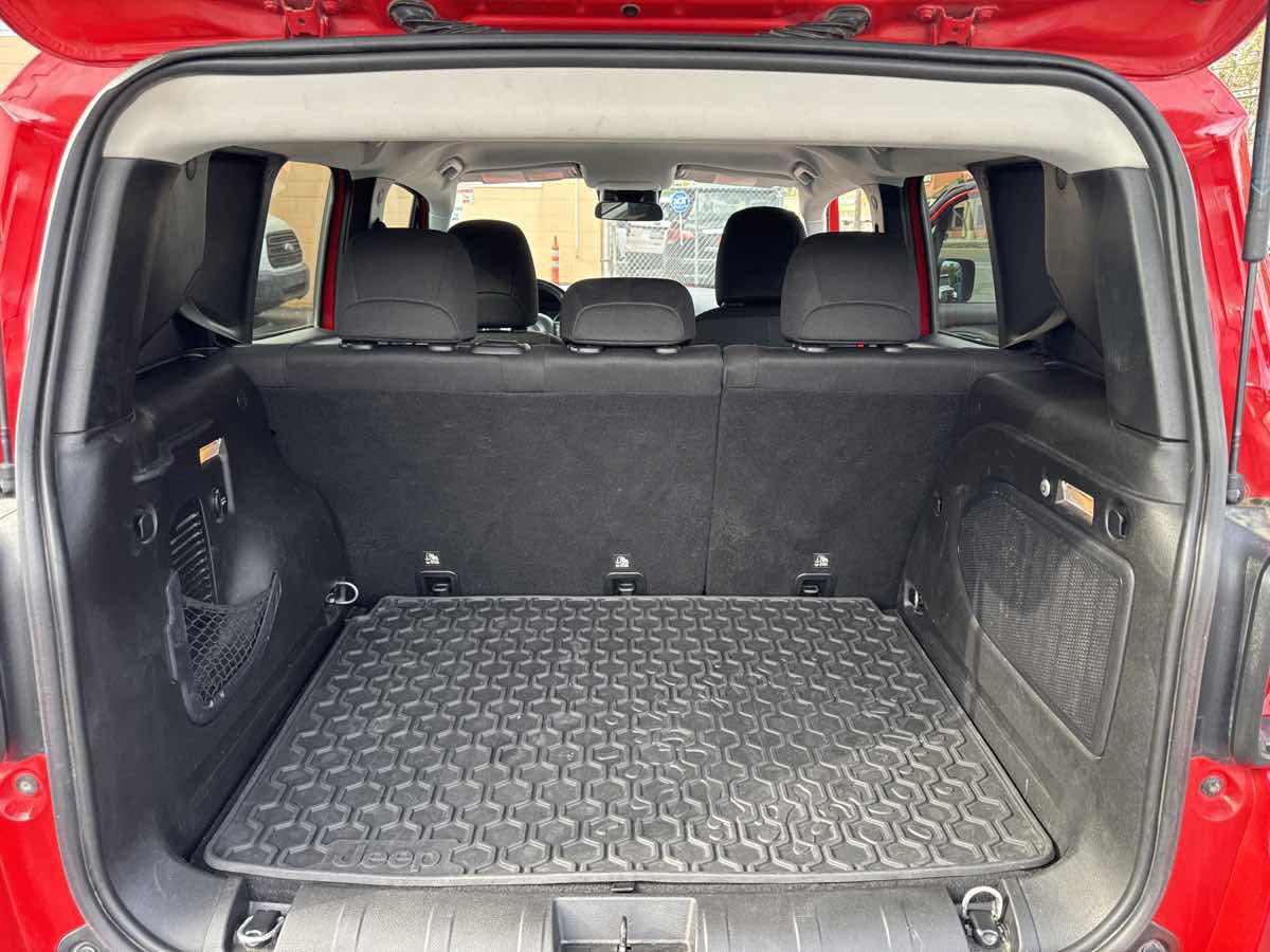 Used 2017 Jeep Renegade Altitude FWD image 12