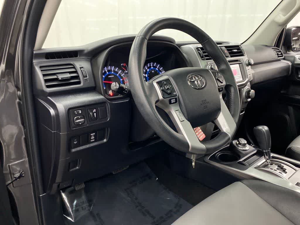 Used 2018 Toyota 4Runner SR5 Premium AWD/4WD image 2
