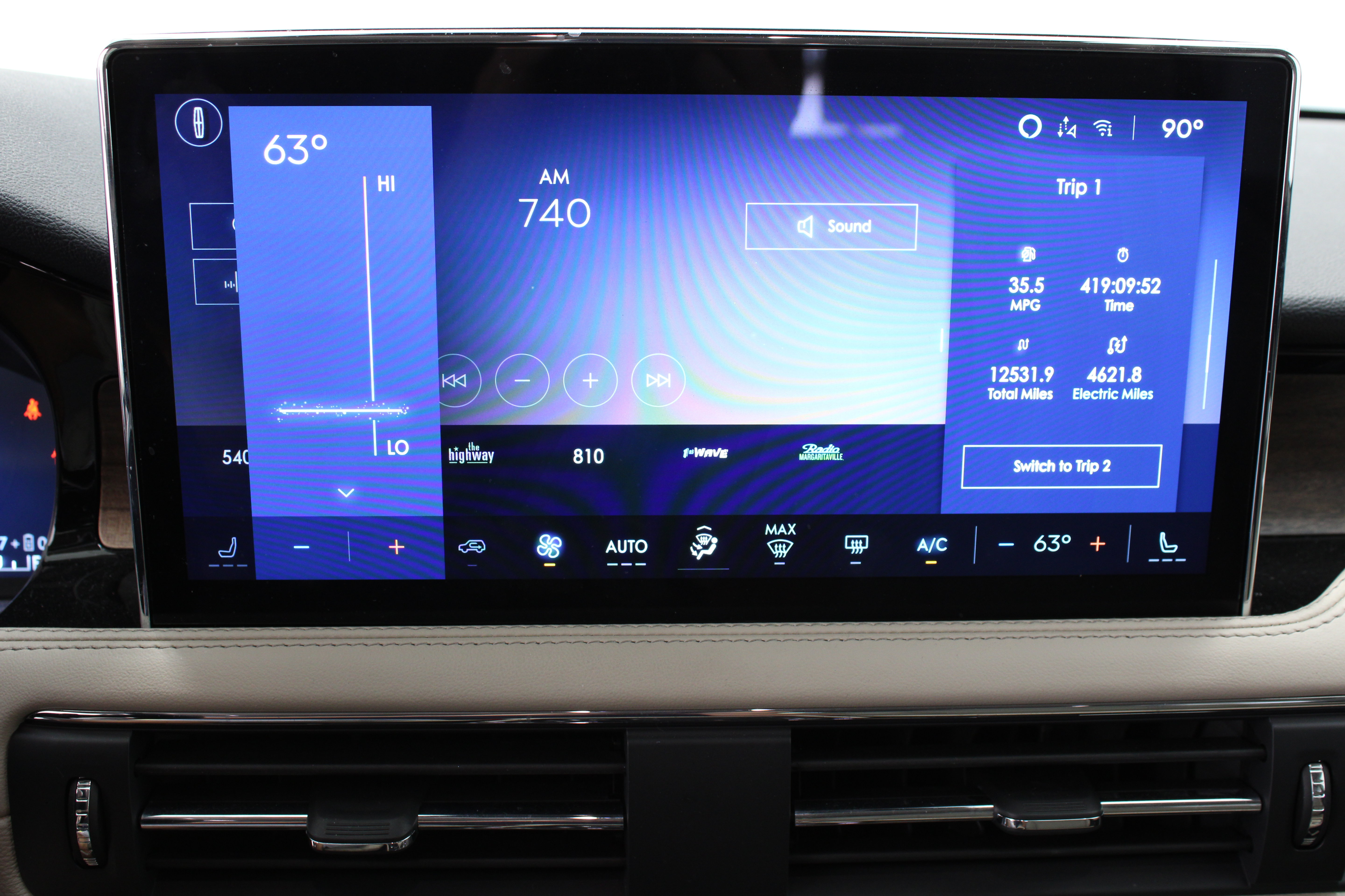 Used 2025 Lincoln Corsair Grand Touring AWD/4WD image 19