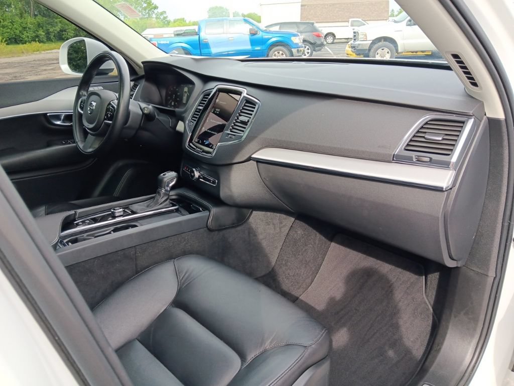 Used 2022 Volvo XC90 T5 Momentum AWD/4WD image 36