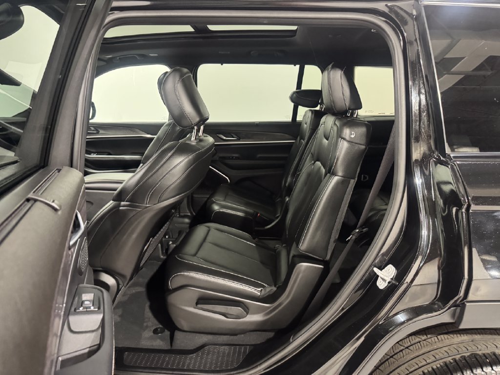 Used 2025 Jeep Grand Cherokee L Limited AWD/4WD image 20