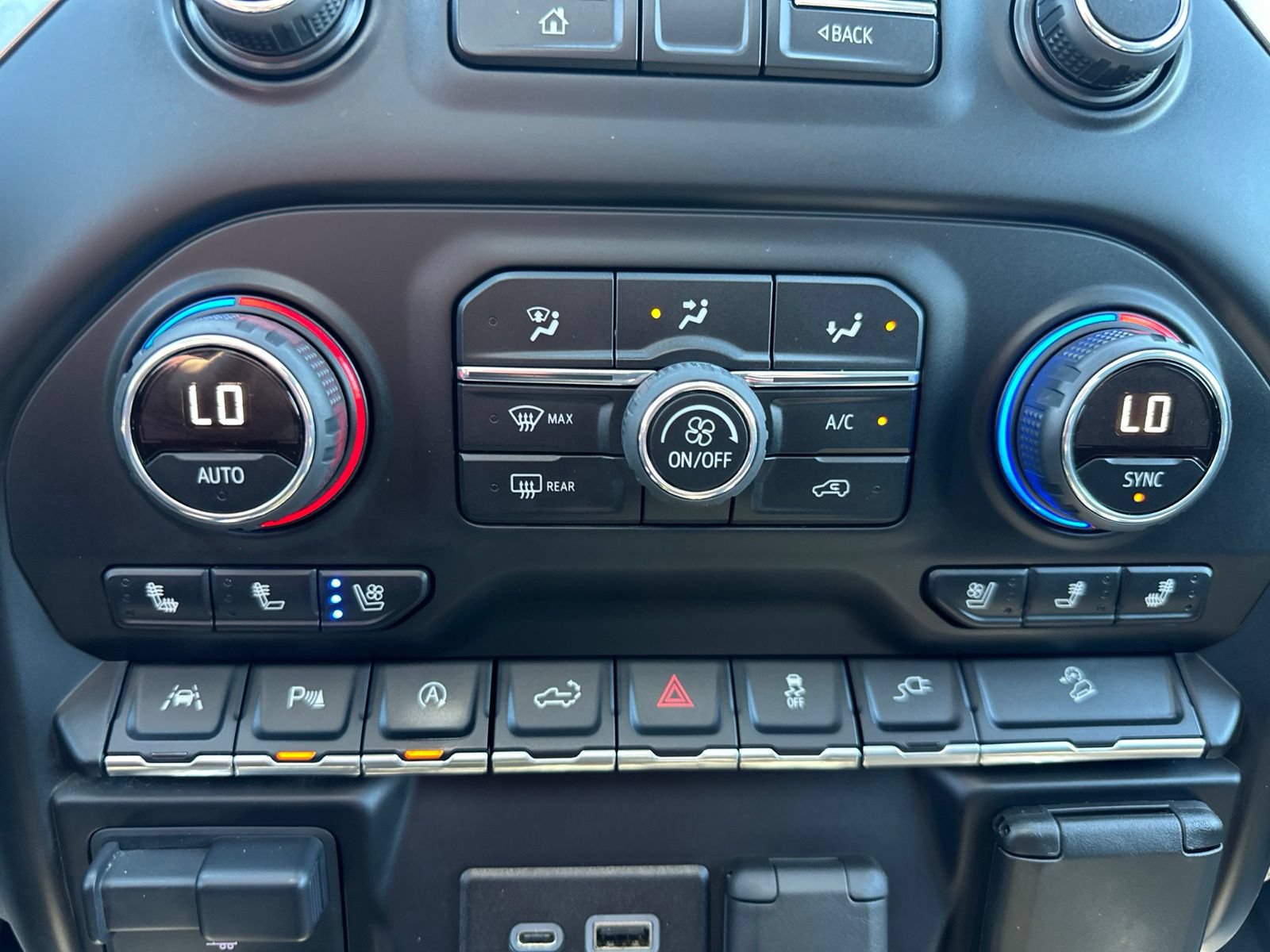 Used 2019 Chevrolet Silverado 1500 LTZ w/ LTZ Premium Package AWD/4WD image 69