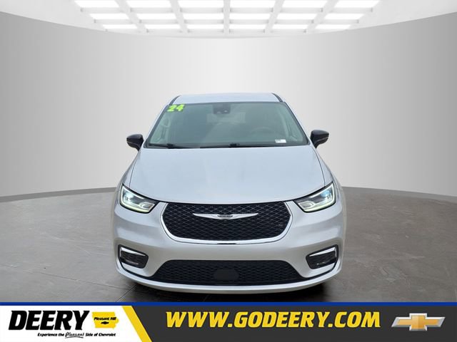 Used 2024 Chrysler Pacifica Touring-L image 1