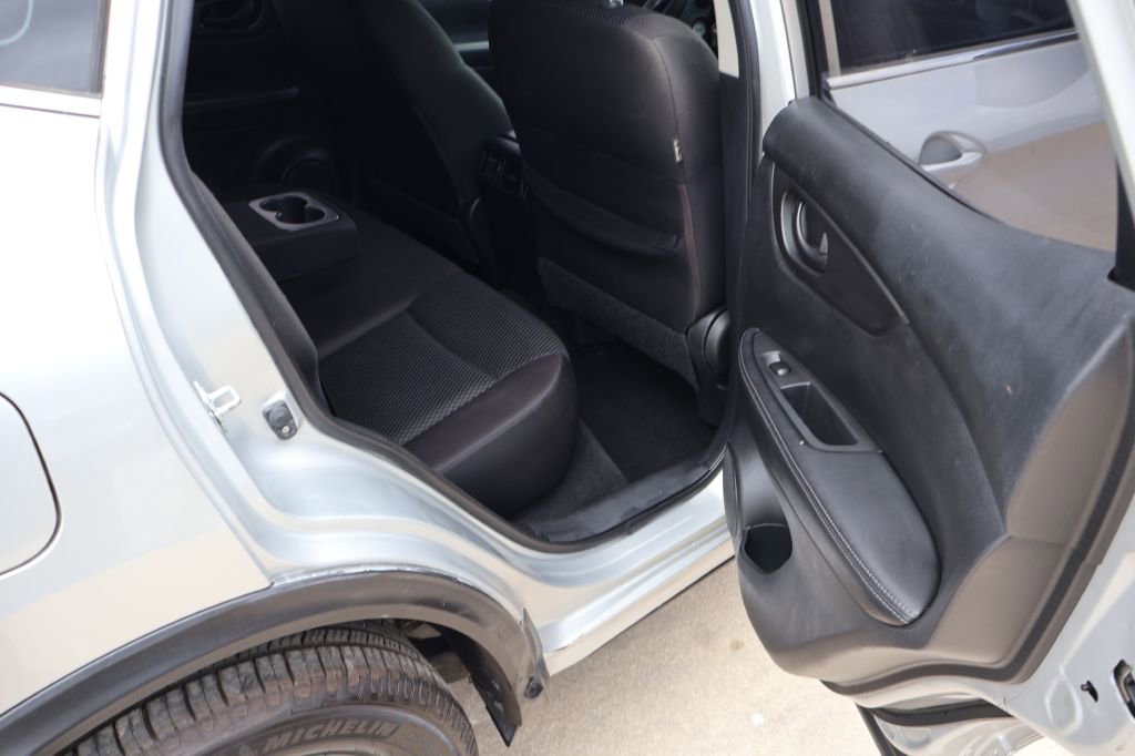 Used 2017 Nissan Rogue Sport S w/ S Appearance Package image 20