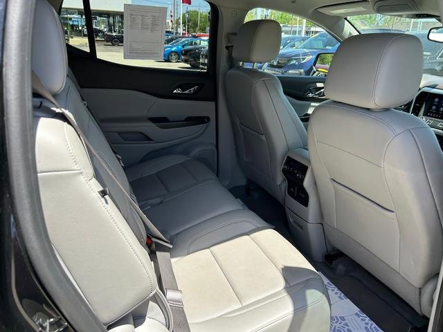 Used 2023 GMC Acadia SLT image 28