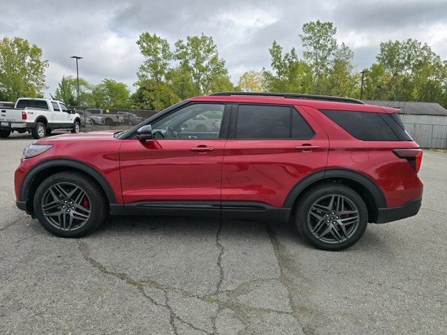 Used 2025 Ford Explorer ST w/ Sun And Sound Package image 6