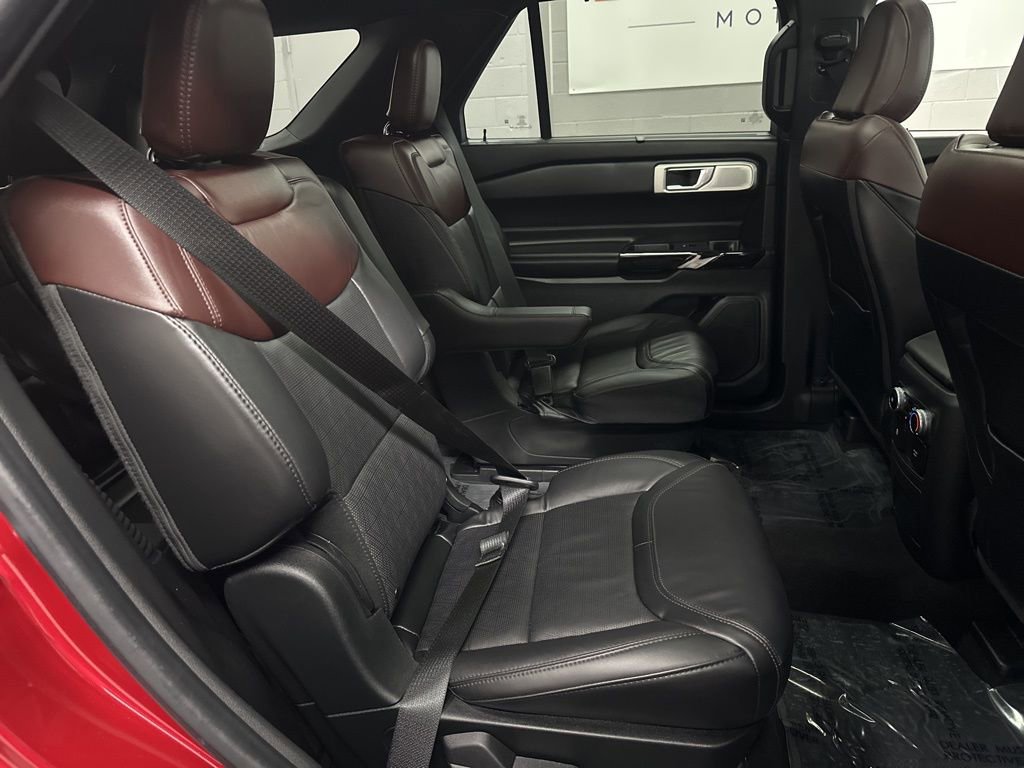 Used 2022 Ford Explorer Platinum w/ Equipment Group 601A AWD/4WD image 21