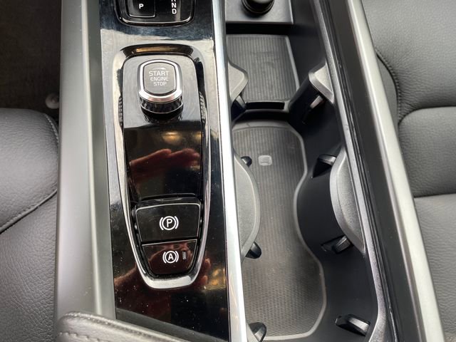 Used 2025 Volvo XC60 B5 Plus image 38